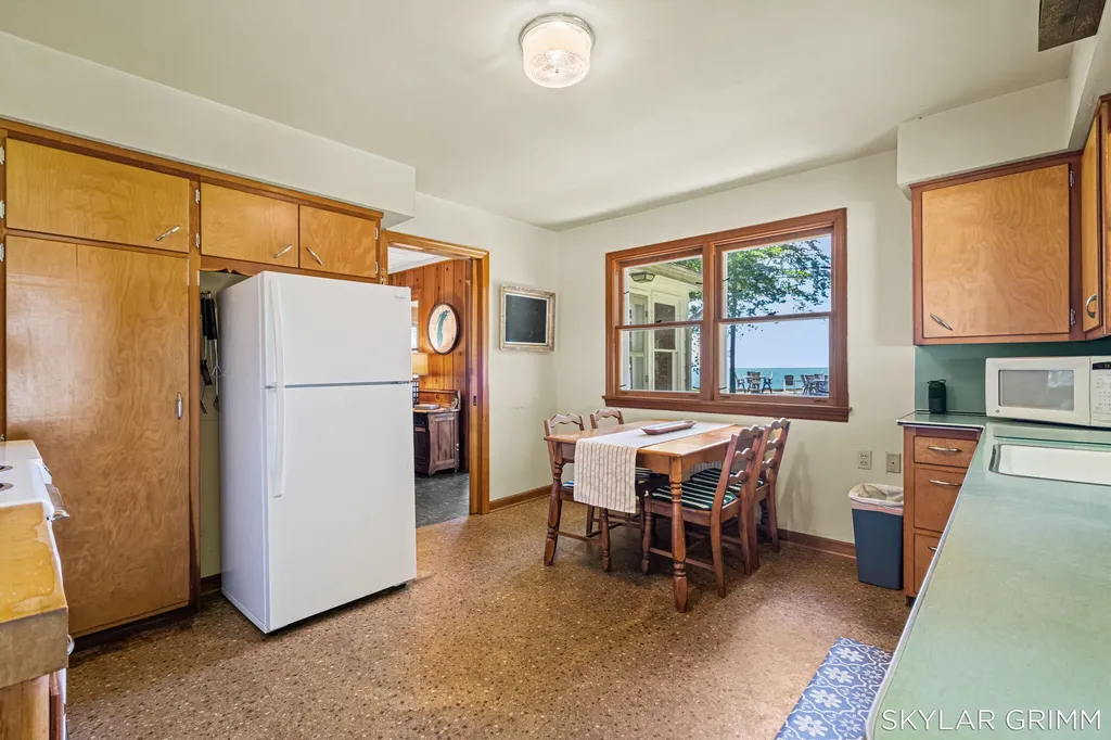 2121 N Scenic Drive Laketon Township MI 49445