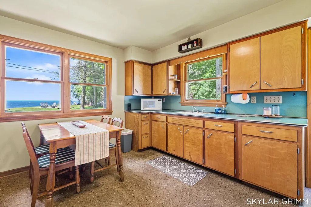 2121 N Scenic Drive Laketon Township MI 49445