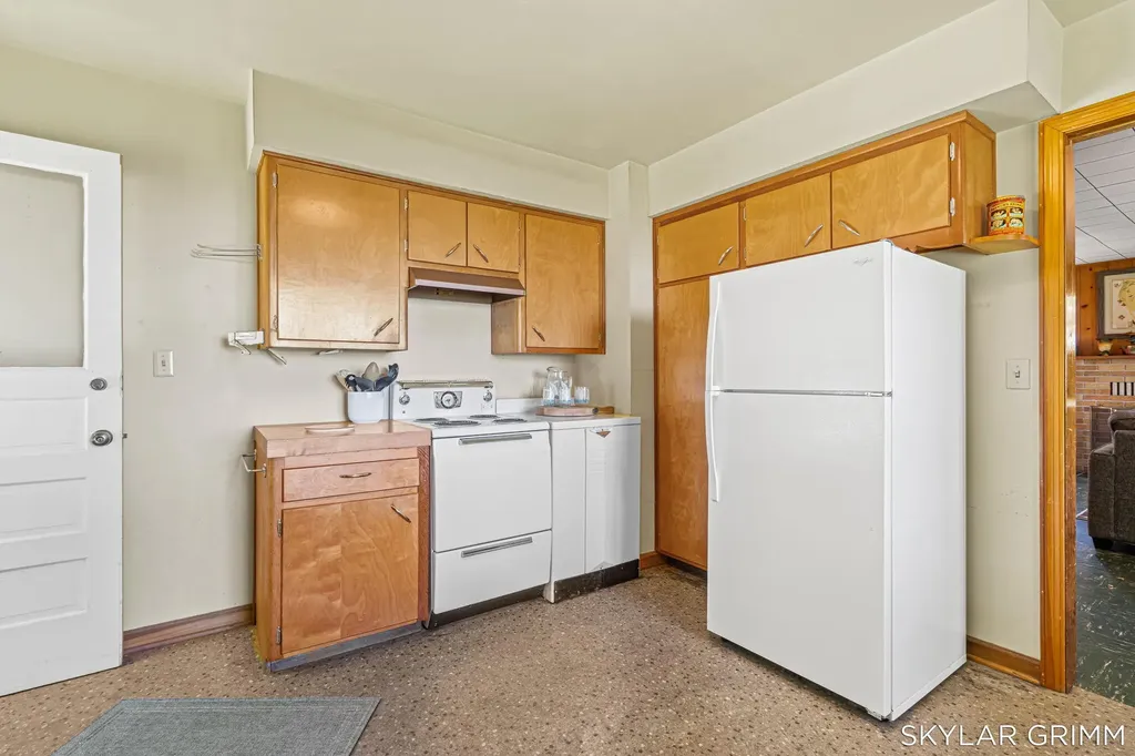 2121 N Scenic Drive Laketon Township MI 49445