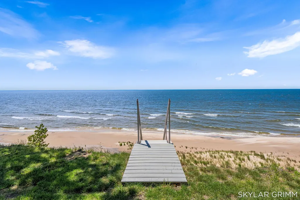 2121 N Scenic Drive Laketon Township MI 49445