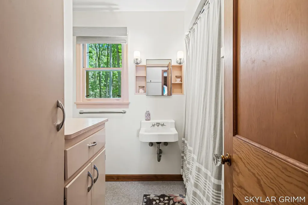 2121 N Scenic Drive Laketon Township MI 49445