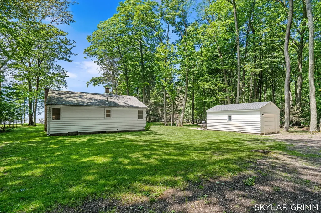 2121 N Scenic Drive Laketon Township MI 49445