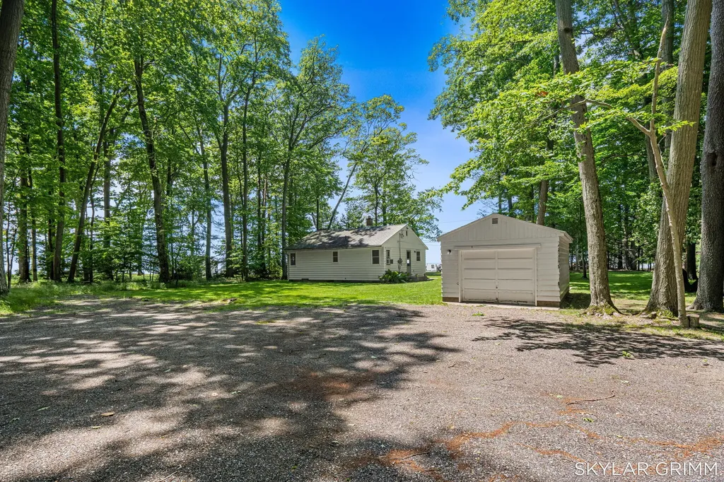 2121 N Scenic Drive Laketon Township MI 49445