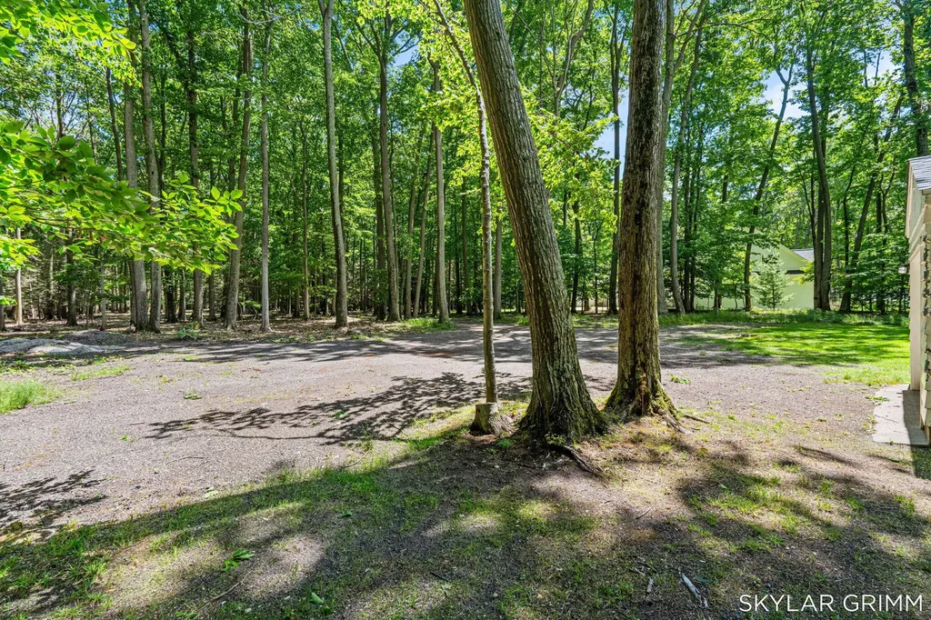 2121 N Scenic Drive Laketon Township MI 49445
