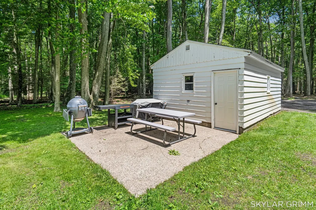 2121 N Scenic Drive Laketon Township MI 49445