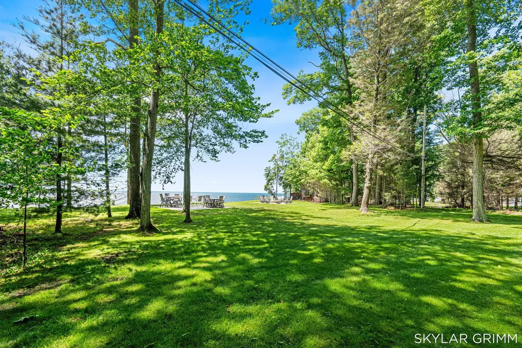2121 N Scenic Drive Laketon Township MI 49445
