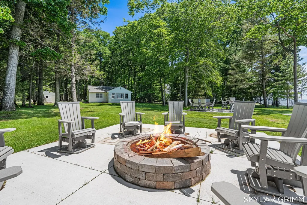 2121 N Scenic Drive Laketon Township MI 49445