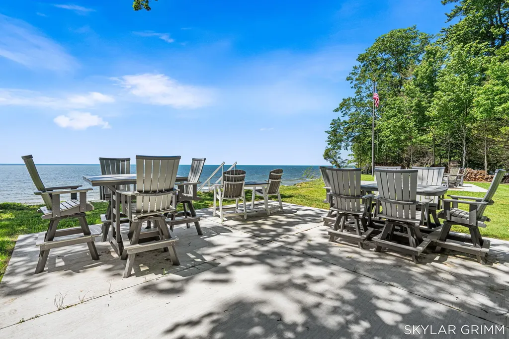 2121 N Scenic Drive Laketon Township MI 49445
