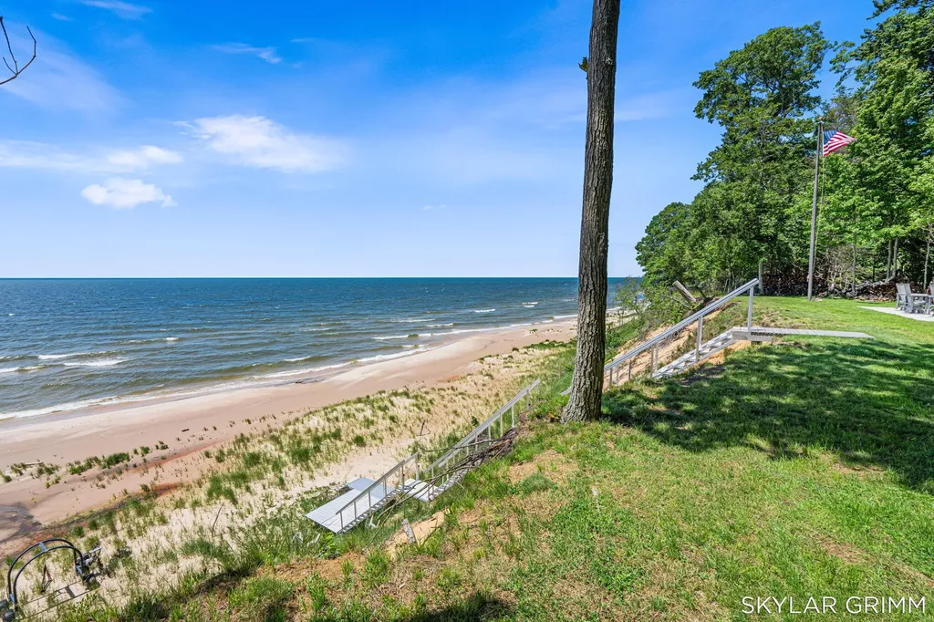 2121 N Scenic Drive Laketon Township MI 49445