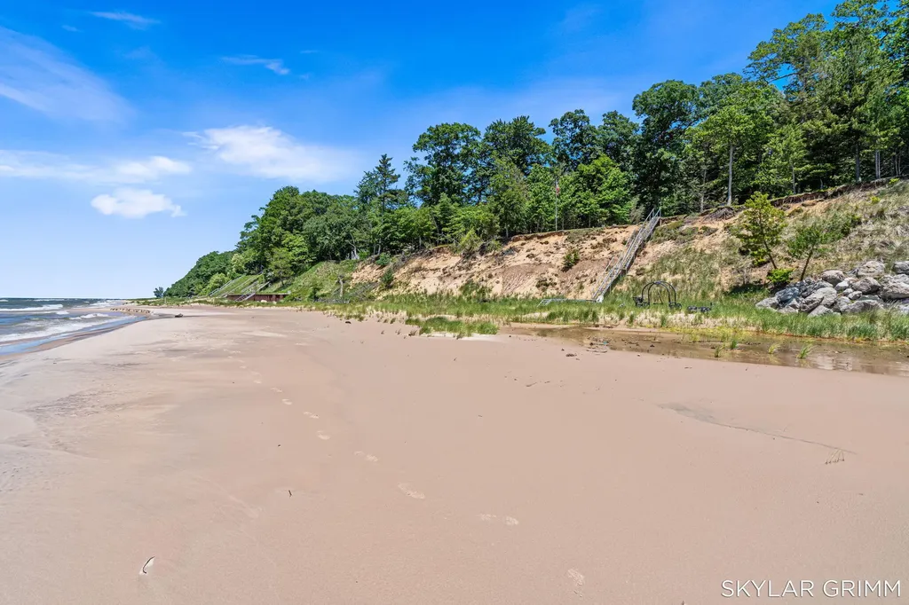 2121 N Scenic Drive Laketon Township MI 49445
