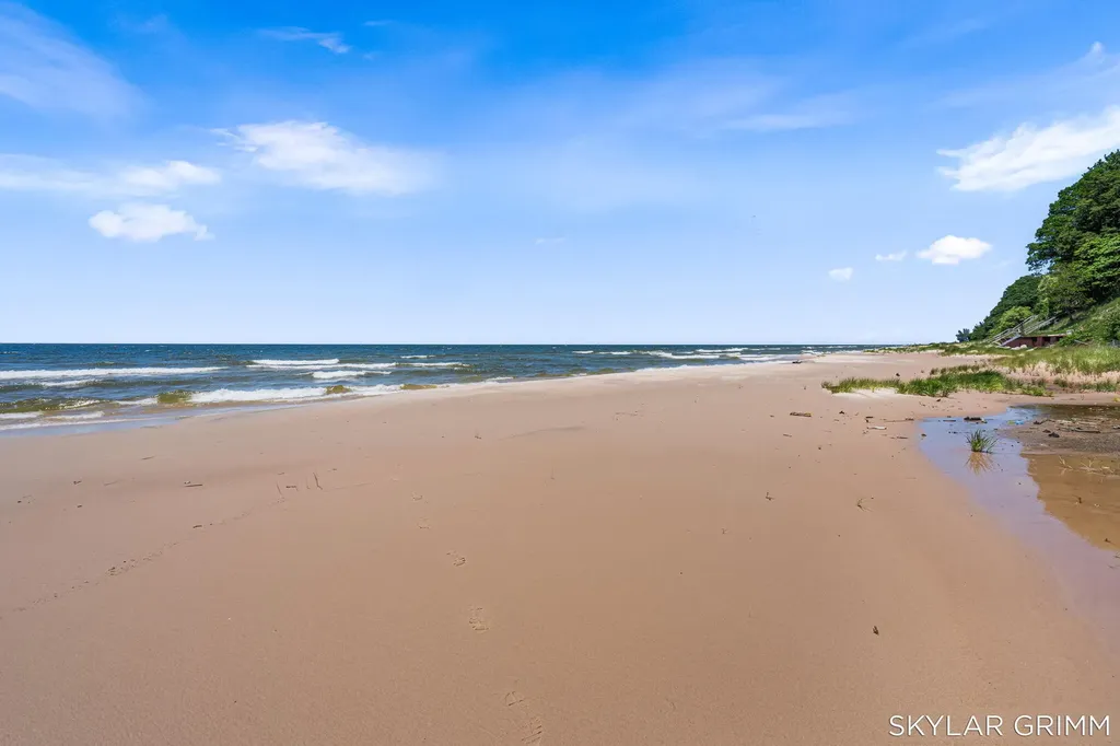 2121 N Scenic Drive Laketon Township MI 49445