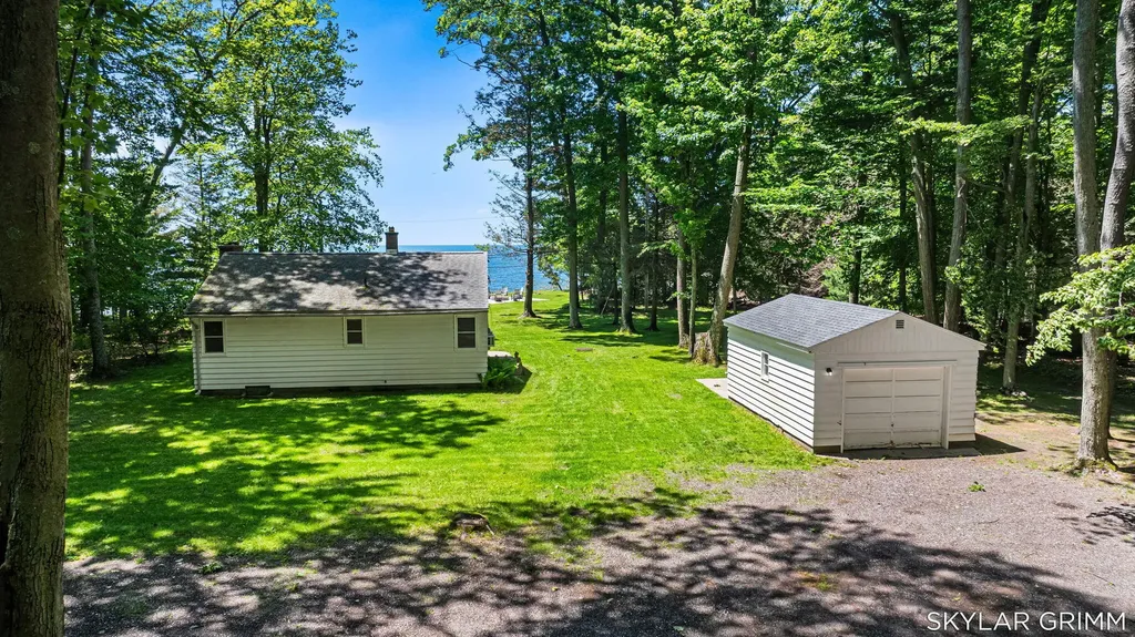 2121 N Scenic Drive Laketon Township MI 49445