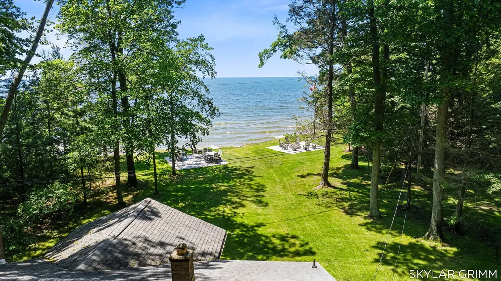 2121 N Scenic Drive Laketon Township MI 49445