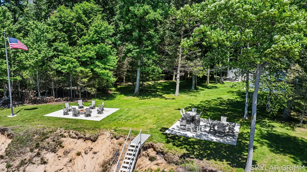 2121 N Scenic Drive Laketon Township MI 49445