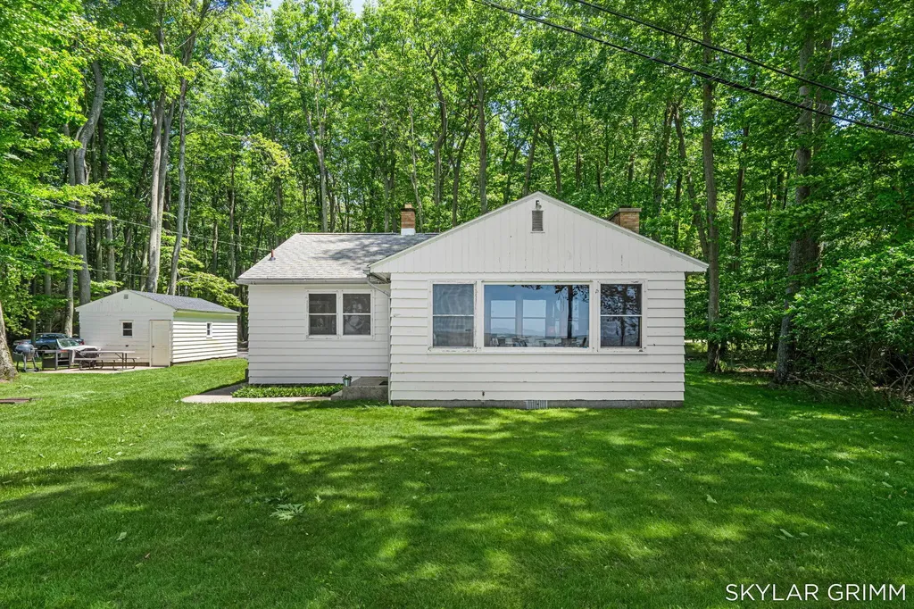 2121 N Scenic Drive Laketon Township MI 49445