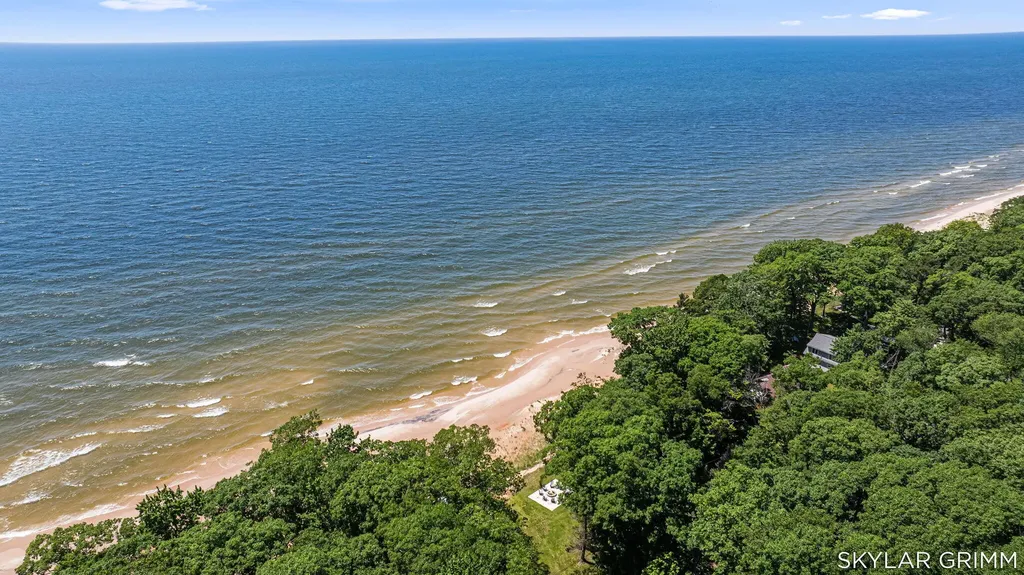 2121 N Scenic Drive Laketon Township MI 49445