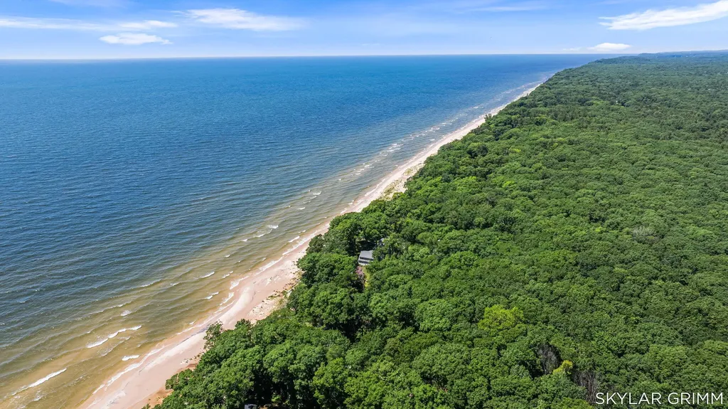 2121 N Scenic Drive Laketon Township MI 49445
