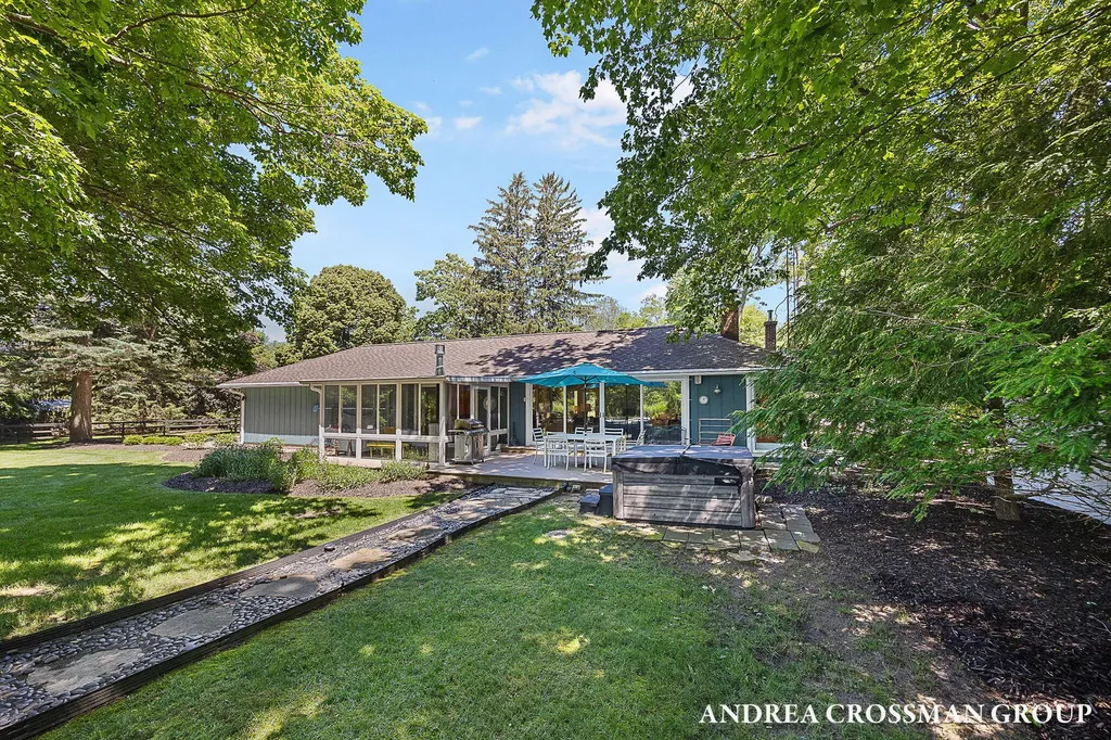 2056 Lakeshore Drive Ganges Township MI 49408