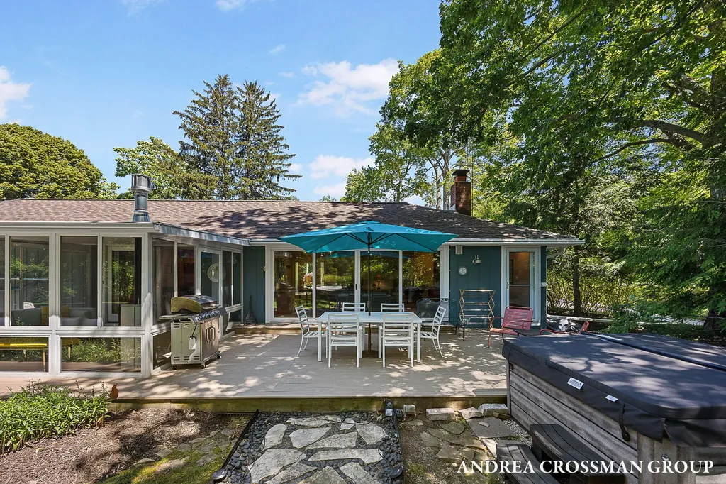 2056 Lakeshore Drive Ganges Township MI 49408