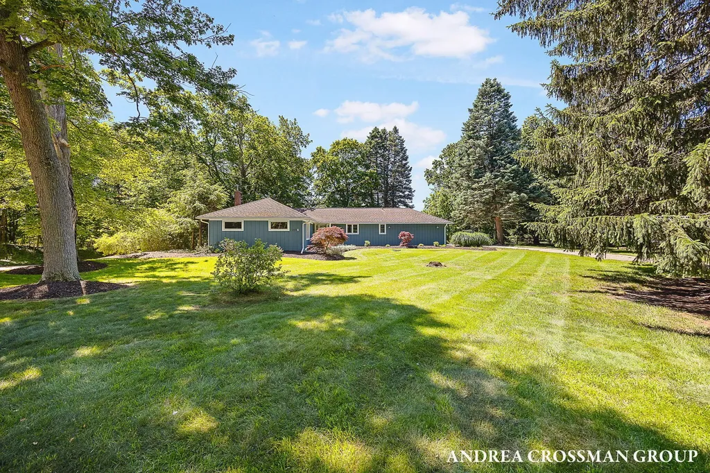 2056 Lakeshore Drive Ganges Township MI 49408