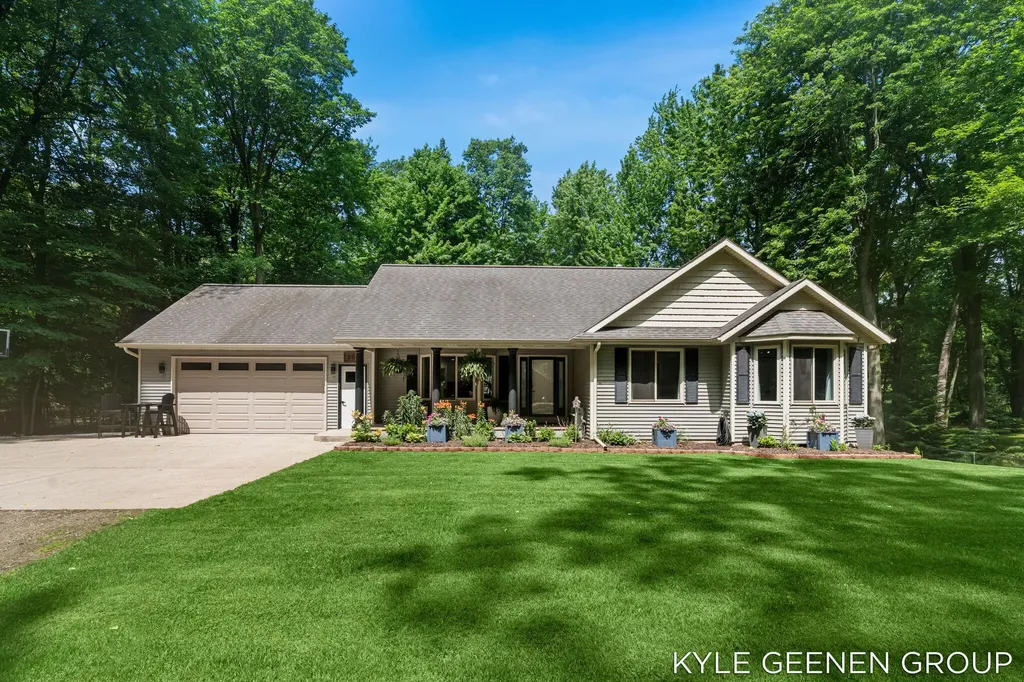 208 Chicago Avenue Park Township MI 49424