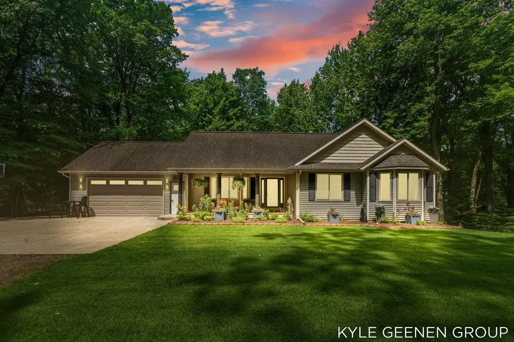 208 Chicago Avenue Park Township MI 49424