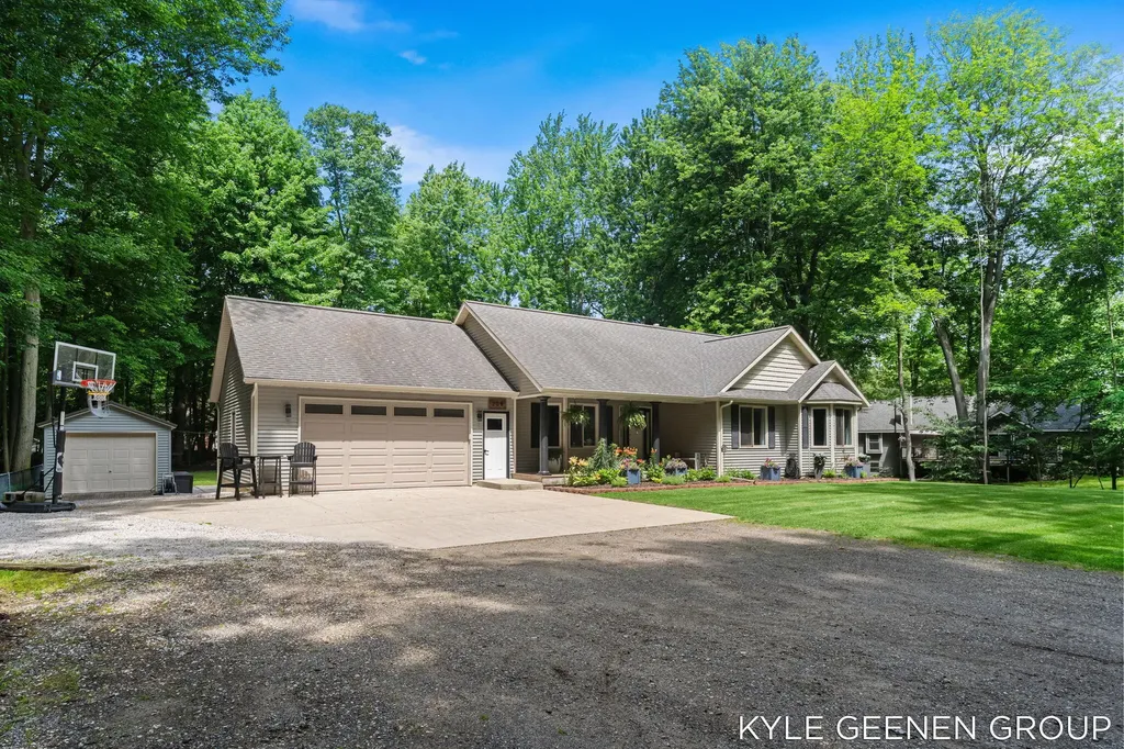 208 Chicago Avenue Park Township MI 49424