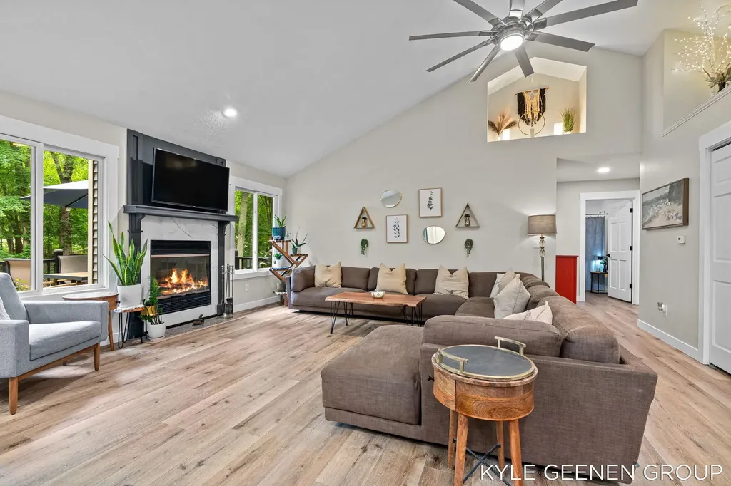 208 Chicago Avenue Park Township MI 49424