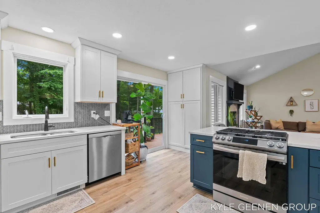 208 Chicago Avenue Park Township MI 49424