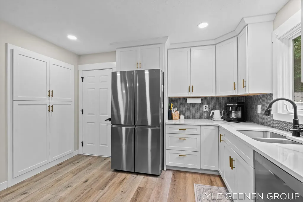 208 Chicago Avenue Park Township MI 49424