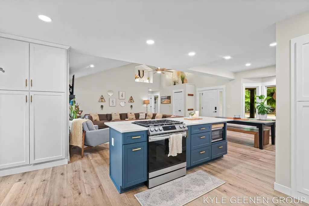 208 Chicago Avenue Park Township MI 49424