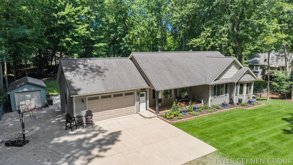 208 Chicago Avenue Park Township MI 49424