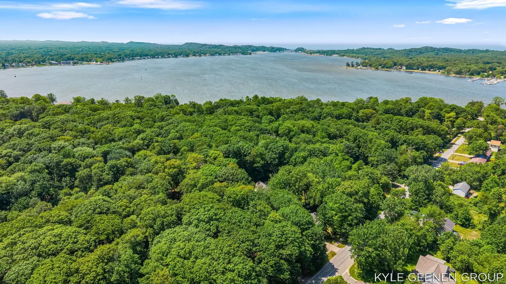208 Chicago Avenue Park Township MI 49424
