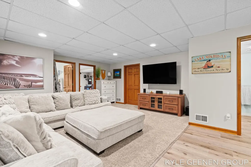 208 Chicago Avenue Park Township MI 49424