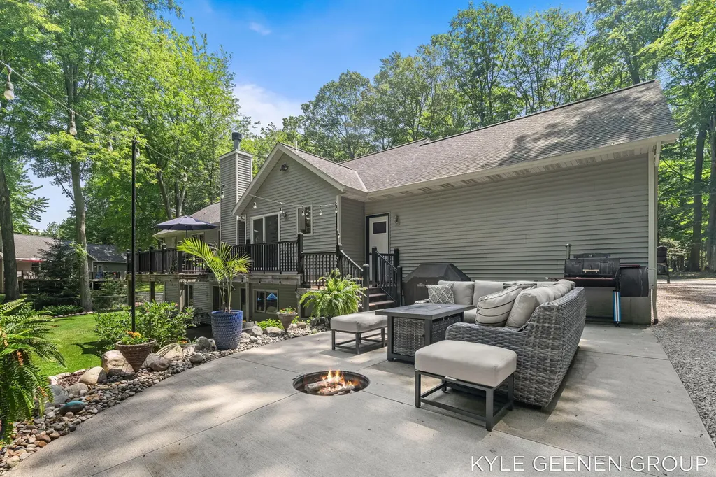 208 Chicago Avenue Park Township MI 49424