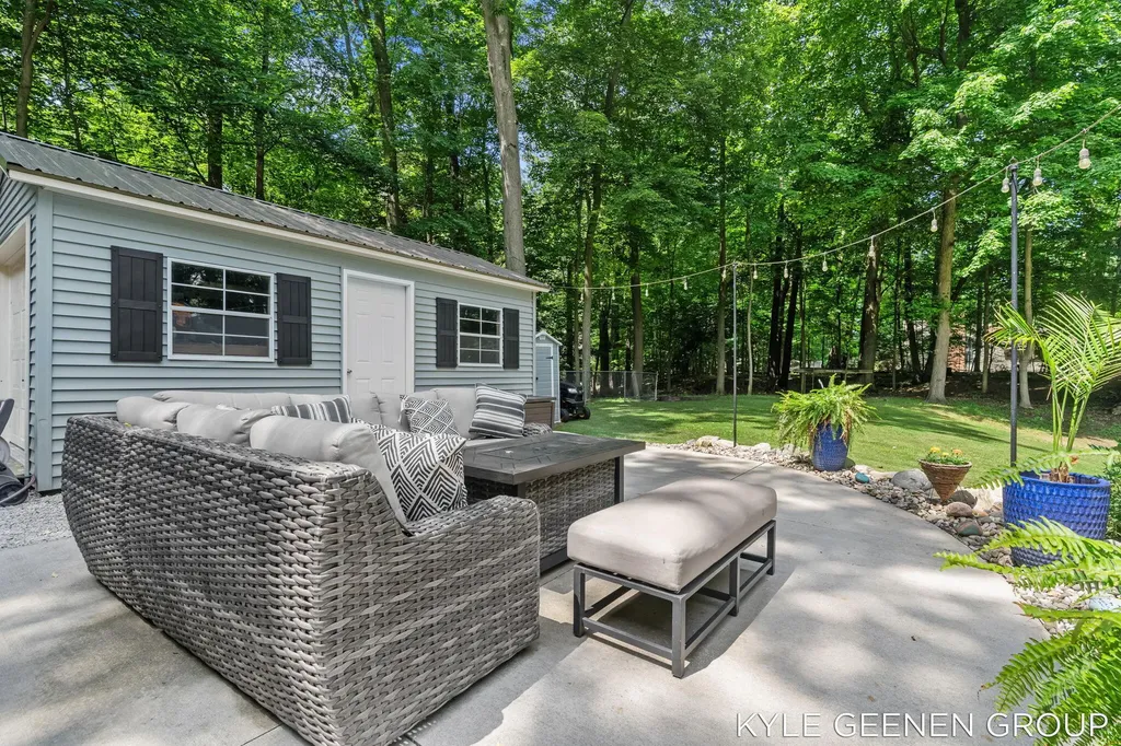 208 Chicago Avenue Park Township MI 49424