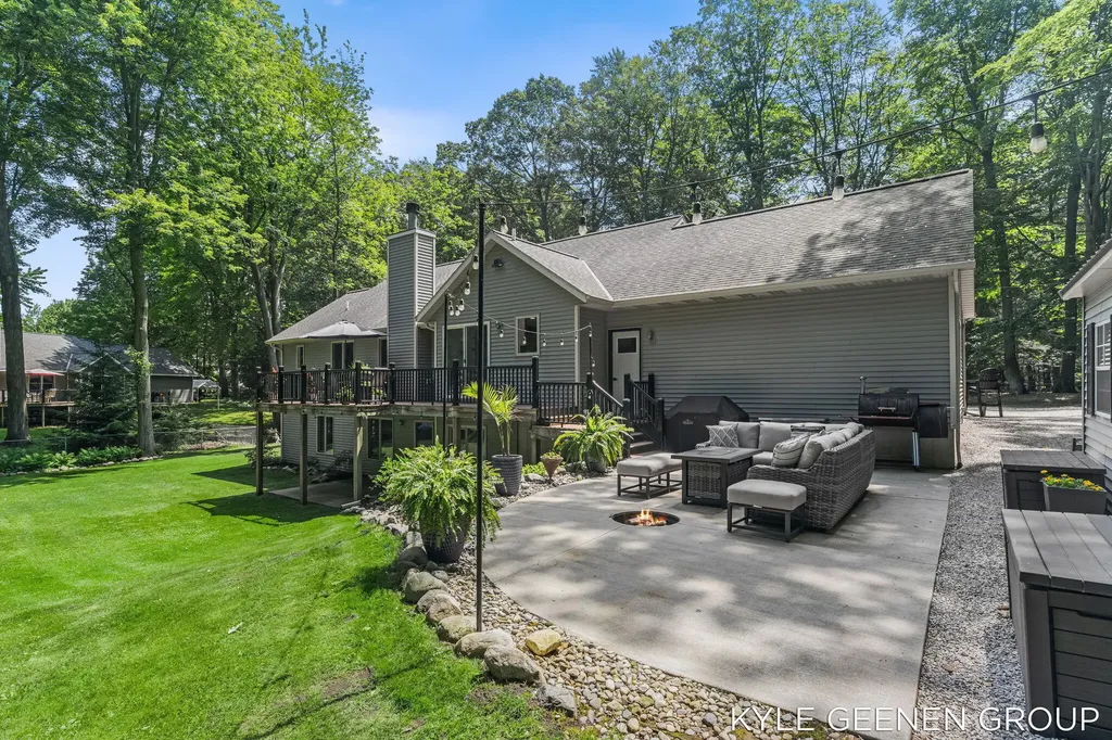 208 Chicago Avenue Park Township MI 49424