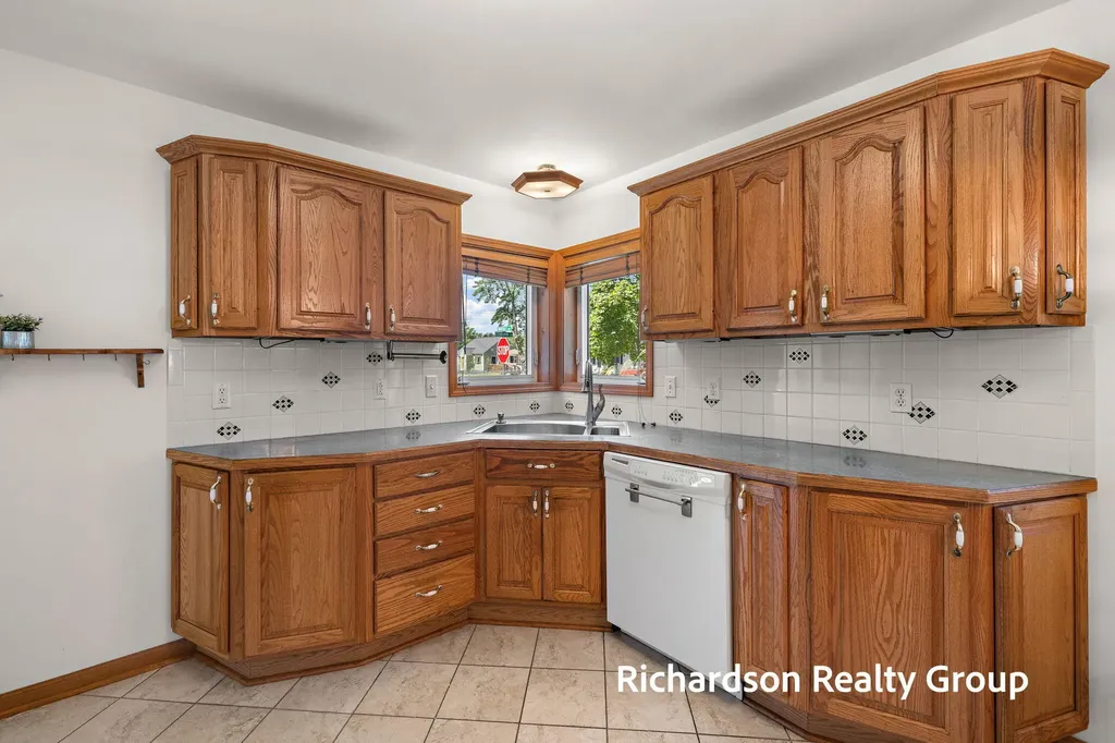 1702 Waverly Avenue Grand Haven City MI 49417