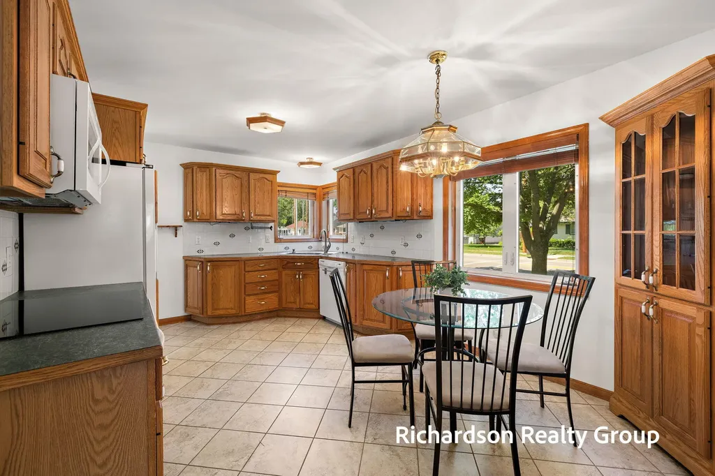 1702 Waverly Avenue Grand Haven City MI 49417