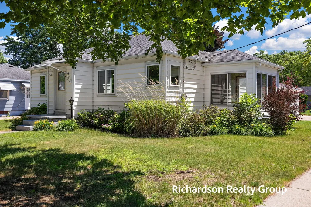 1702 Waverly Avenue Grand Haven City MI 49417