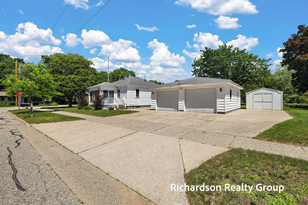 1702 Waverly Avenue Grand Haven City MI 49417