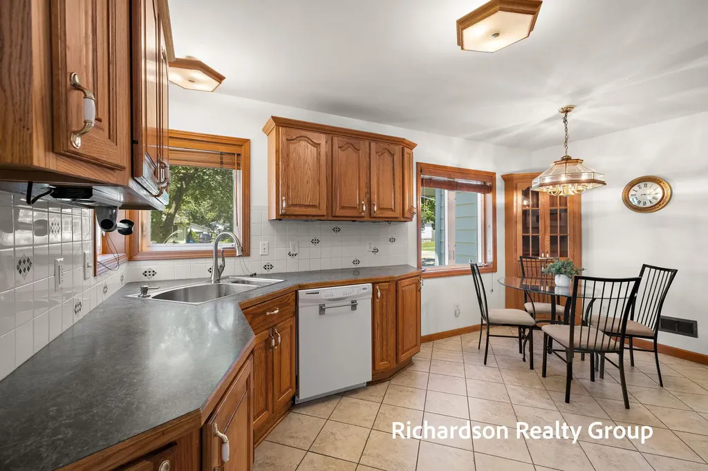 1702 Waverly Avenue Grand Haven City MI 49417