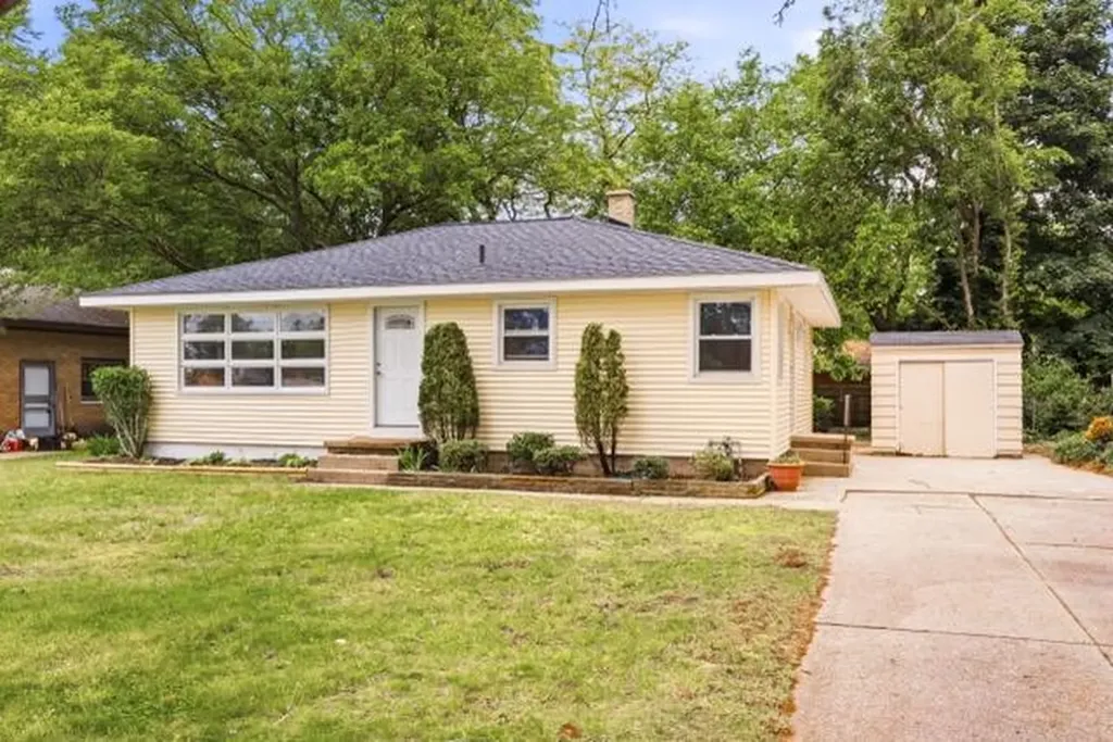 619 Fall Street Spring Lake Village MI 49456