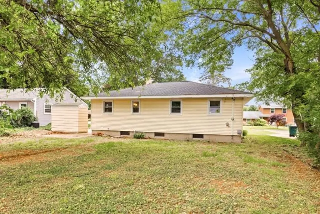619 Fall Street Spring Lake Village MI 49456