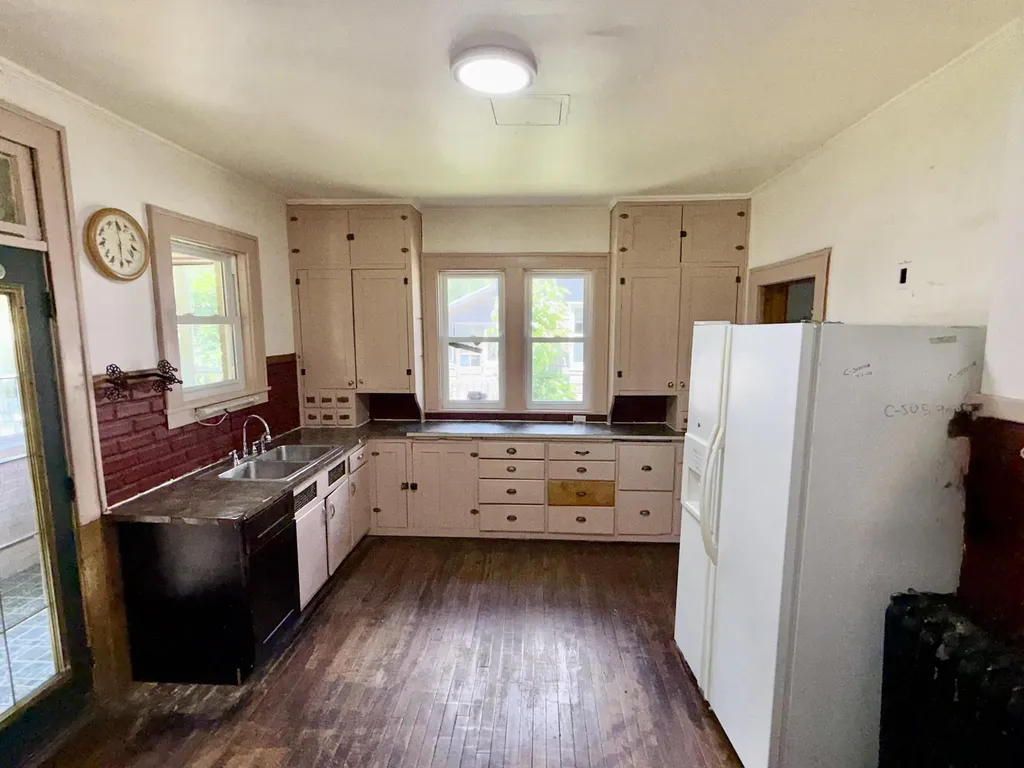 1607 6th Street Muskegon City MI 49441