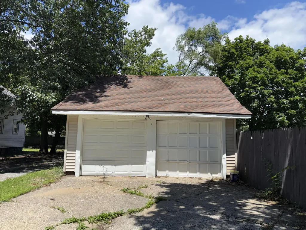 1607 6th Street Muskegon City MI 49441