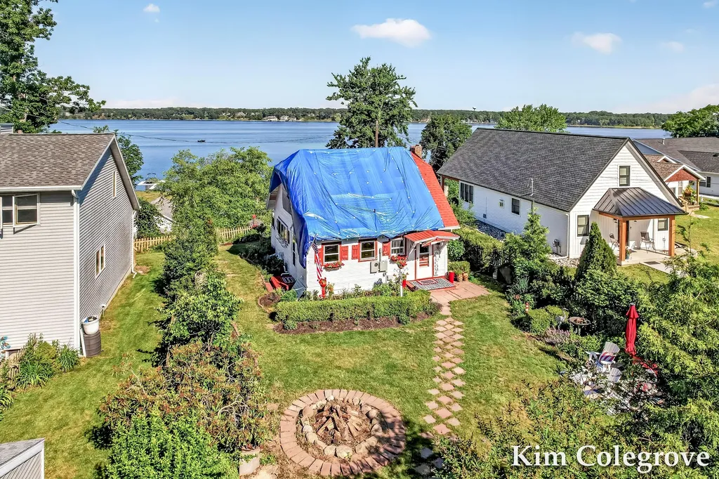 1624 Collier Drive W Whitehall City MI 49461