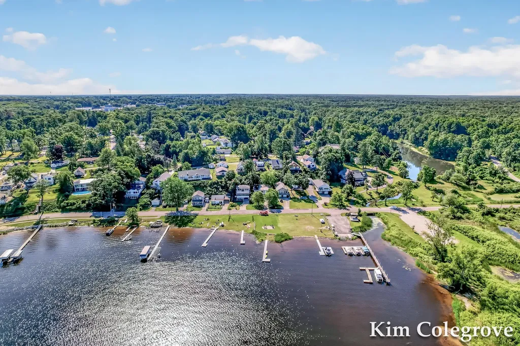 1624 Collier Drive W Whitehall City MI 49461