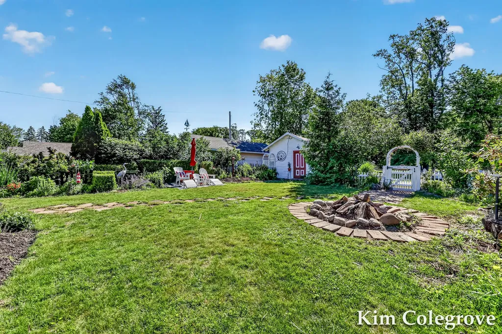 1624 Collier Drive W Whitehall City MI 49461