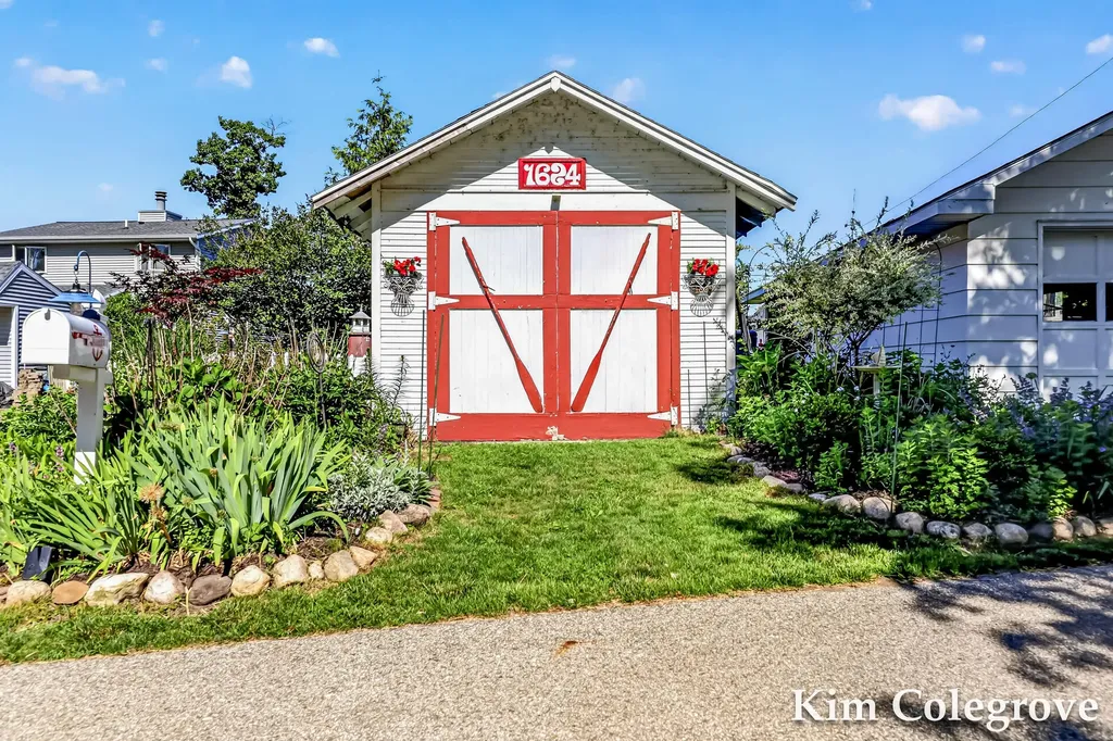 1624 Collier Drive W Whitehall City MI 49461